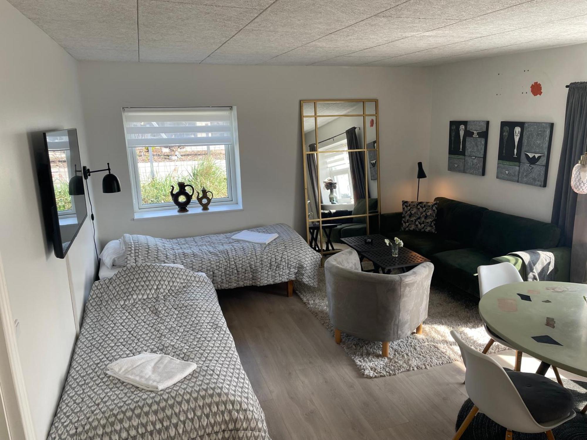 Motel Hune Apartments Блокхус Екстериор снимка