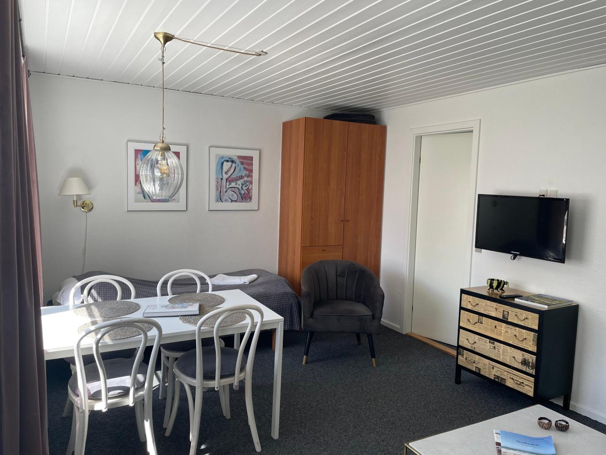Motel Hune Apartments Блокхус Екстериор снимка